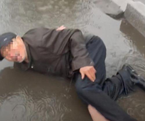 傻雕吃瓜星人视频大全下载,趣味横生的搞笑瞬间大盘点