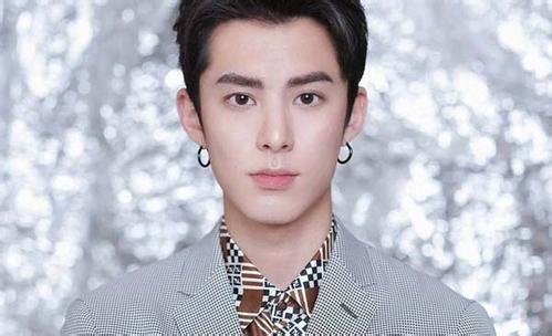 王鹤棣上道前的吃瓜视频,揭秘明星幕后生活